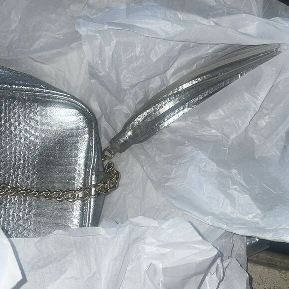 Victoria Secret Silver Metallic Crossbody Bag tassel Accent Chain Strap Bag EUC - Picture 6 of 7